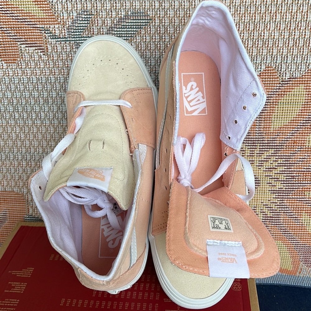 Vans Men’s Sk8-Hi Tapered Stacd
Color Block Peach
VN0A5JMKBOD
Platforms Sneakers - Picture 13 of 16